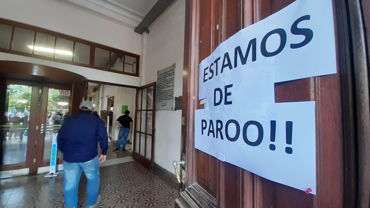 Municipales Amenazan Con Un Paro A Partir Del Lunes Noticias De Luján Bisemanario El Civismo 8518